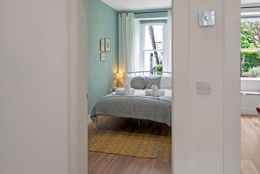 Cheerful Stays - Westend Cottage With Secured Parking Edinburgh Bagian luar foto